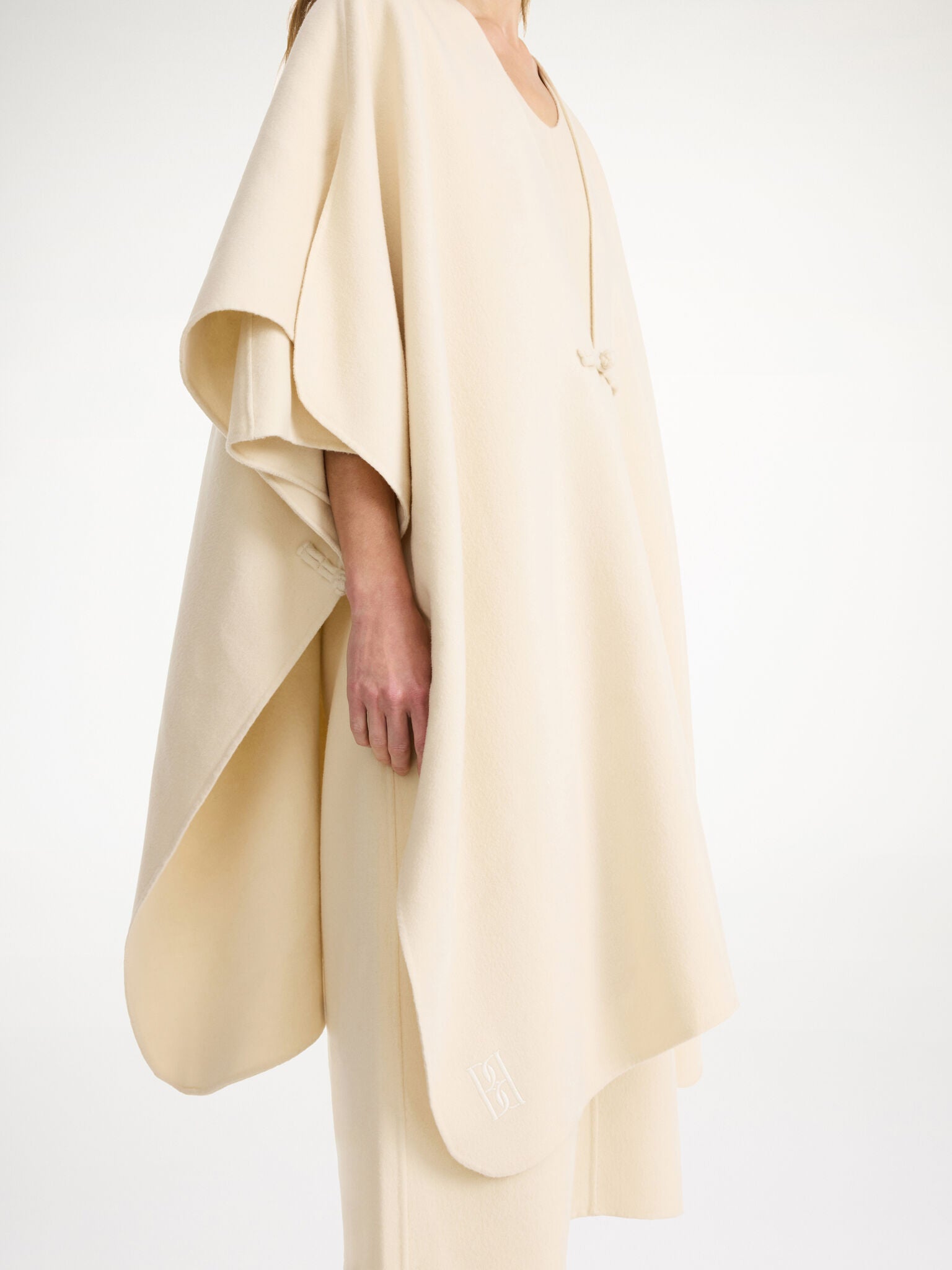 Manteau Cape Robertas en laine BY MALENE BIRGER