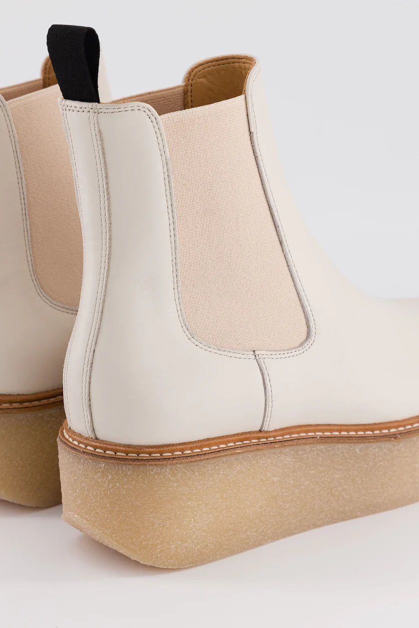 Bottines point en cuir blanc cassé ANNE BLUM